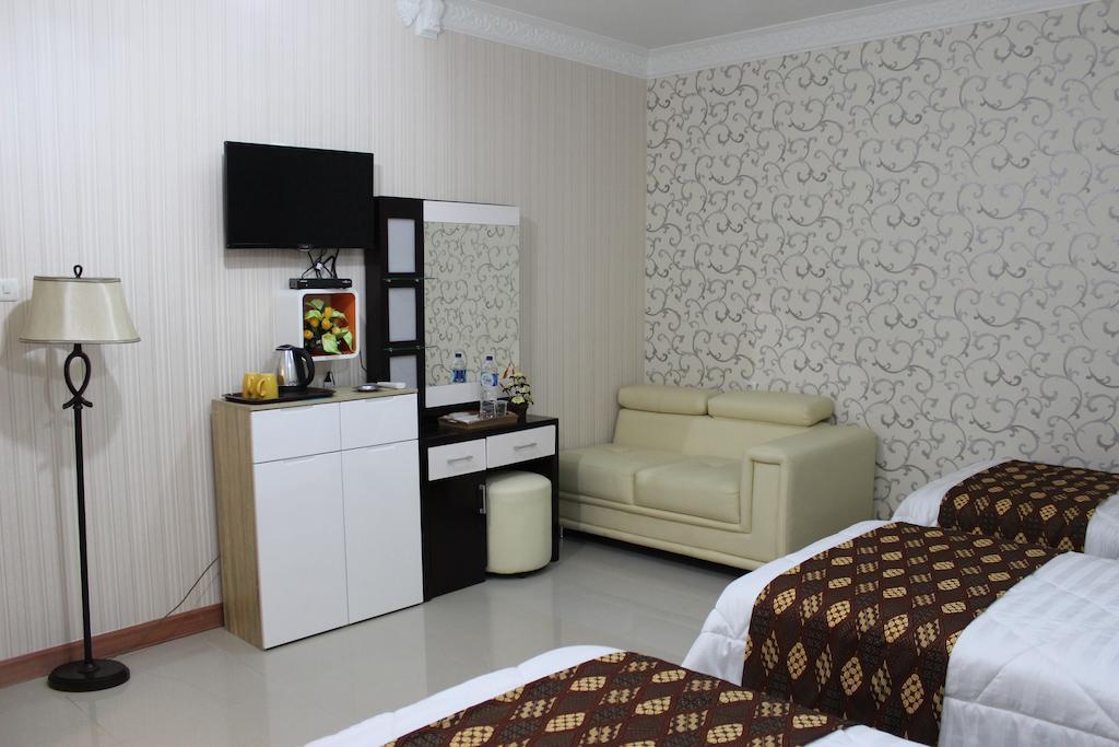 Rene Hotel Джокьякарта Экстерьер фото