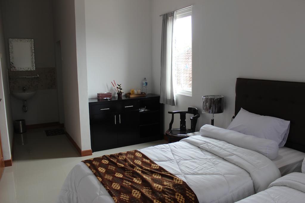 Rene Hotel Джокьякарта Экстерьер фото