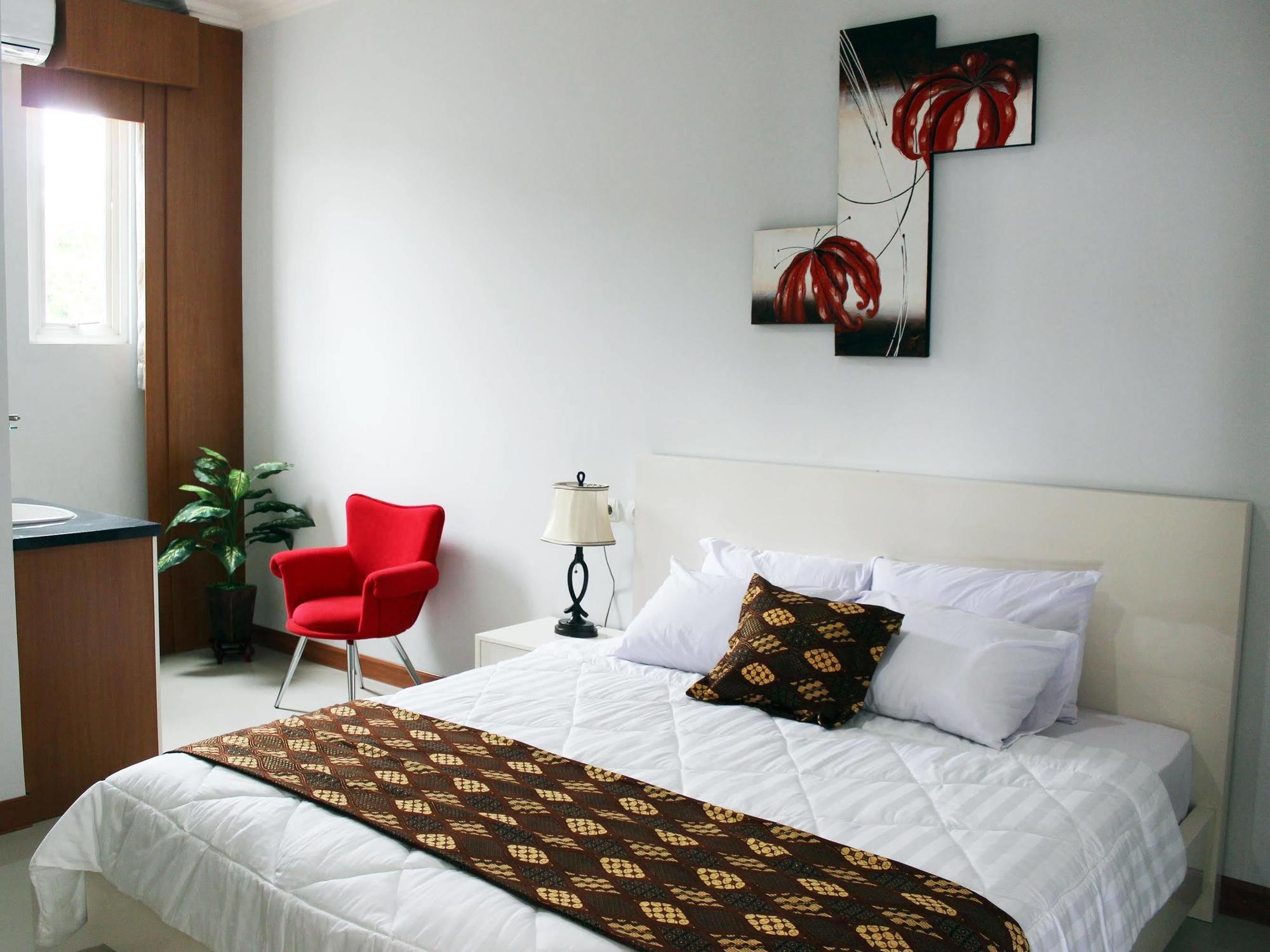 Rene Hotel Джокьякарта Экстерьер фото